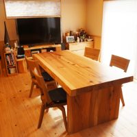 木の一枚板ダイニングテーブル