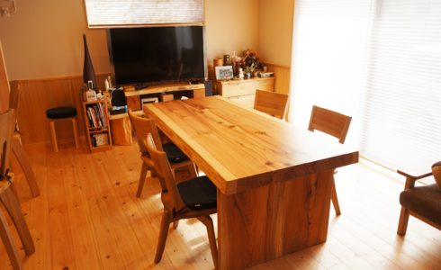 木の一枚板ダイニングテーブル