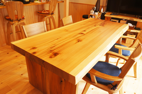 杉の木一枚板ダイニングテーブル
