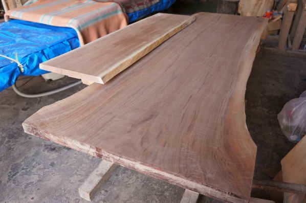 ブラックウォルナット一枚板ダイニングテーブル