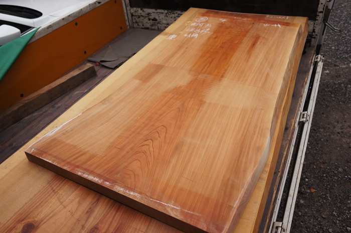 ケヤキの一枚板