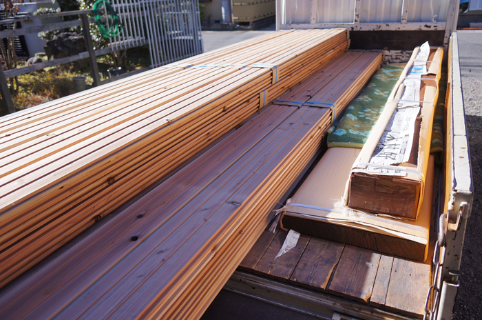 一枚板の納品の様子