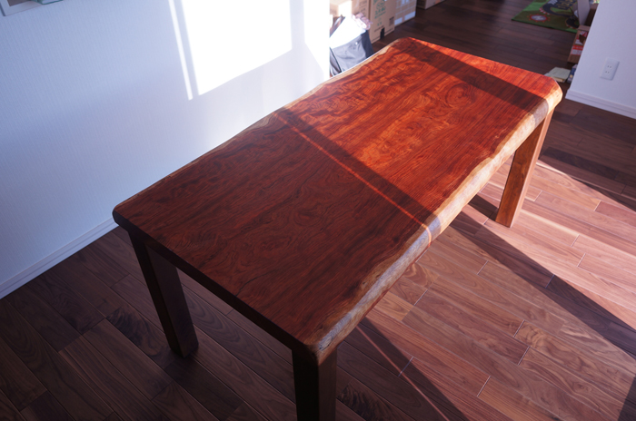 ブビンガ一枚板テーブル