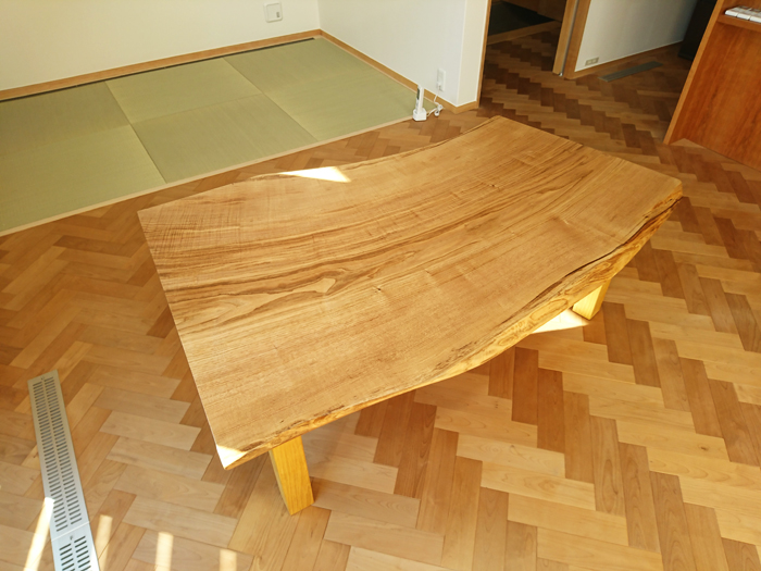 栗の木一枚板テーブル