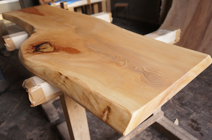 栃一枚板テーブル