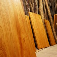 ケヤキのテーブル