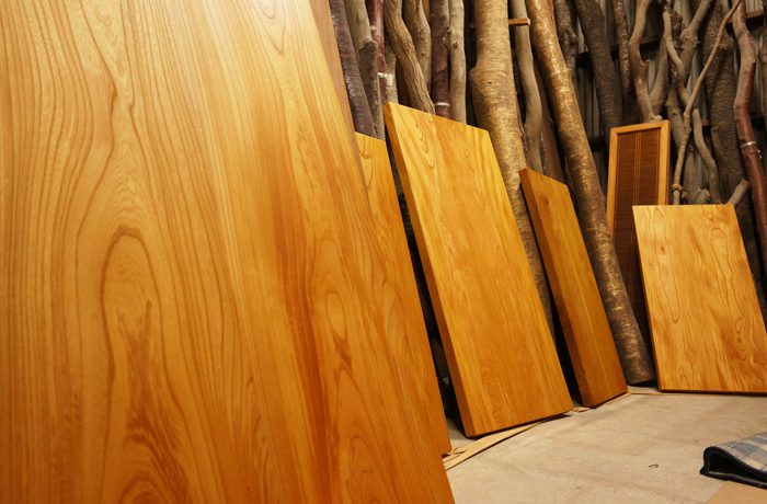 ケヤキのテーブル