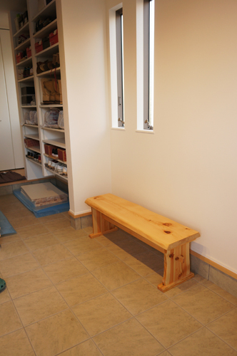 一枚板　座卓 さいたま市岩槻区へ杉一枚板座卓納品 | 一枚板専門店 榎本銘木店