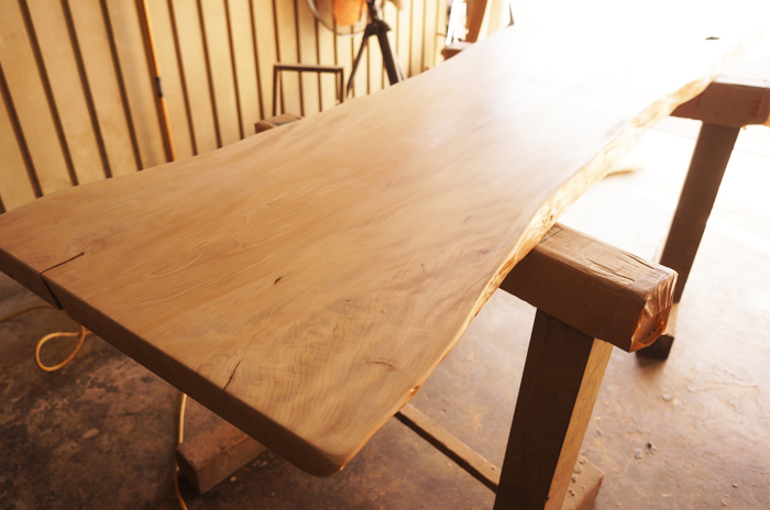 槇の木一枚板テーブル