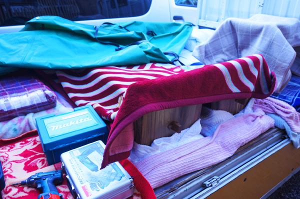 一枚板トラック一杯