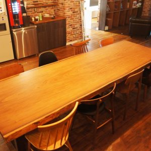 一枚板会議テーブル納品神戸出張