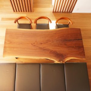 デザイナーズハウス一枚板テーブル納品