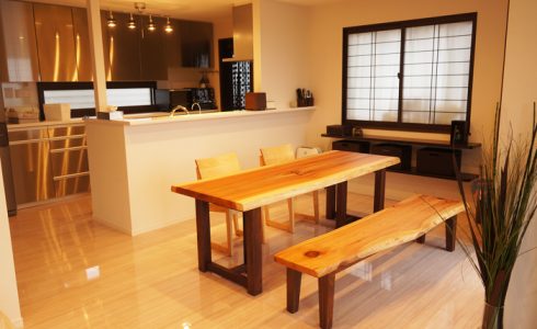 一枚板のあるリビング