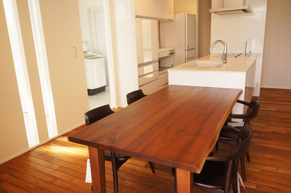 ブラックウォルナット二枚接ぎダイニングテーブル