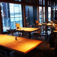 天然木一枚板店舗使用