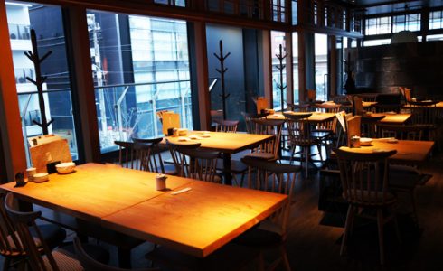 天然木一枚板店舗使用