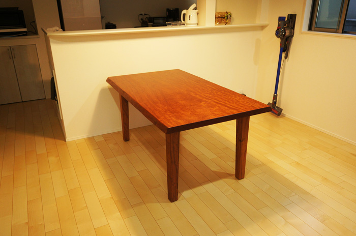 ブビンガ天然木テーブル