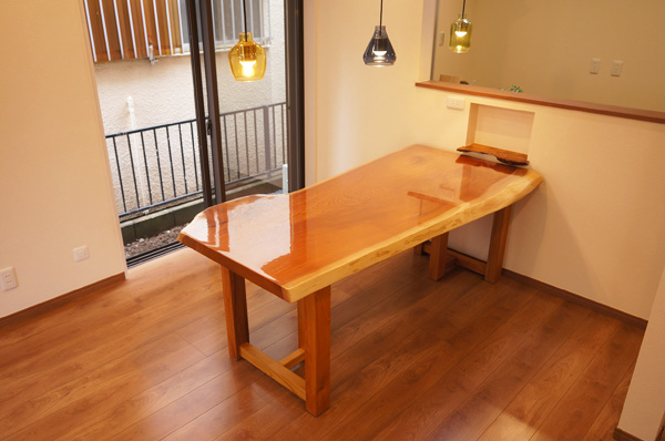 ケヤキ一枚板ダイニングテーブル