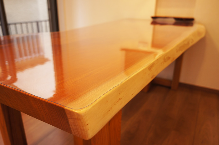 一枚板テーブル ビニールクロス