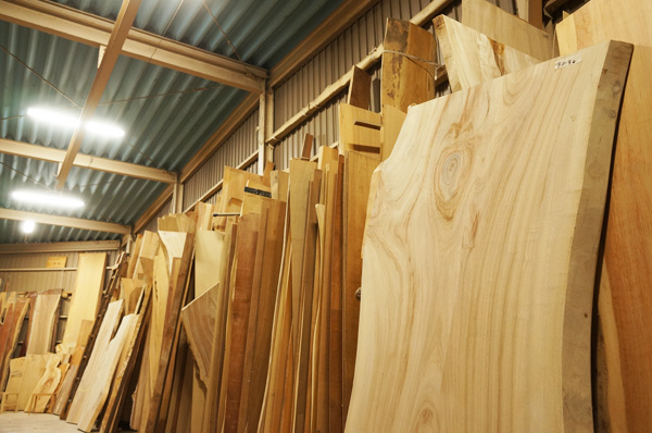 天然木一枚板在庫