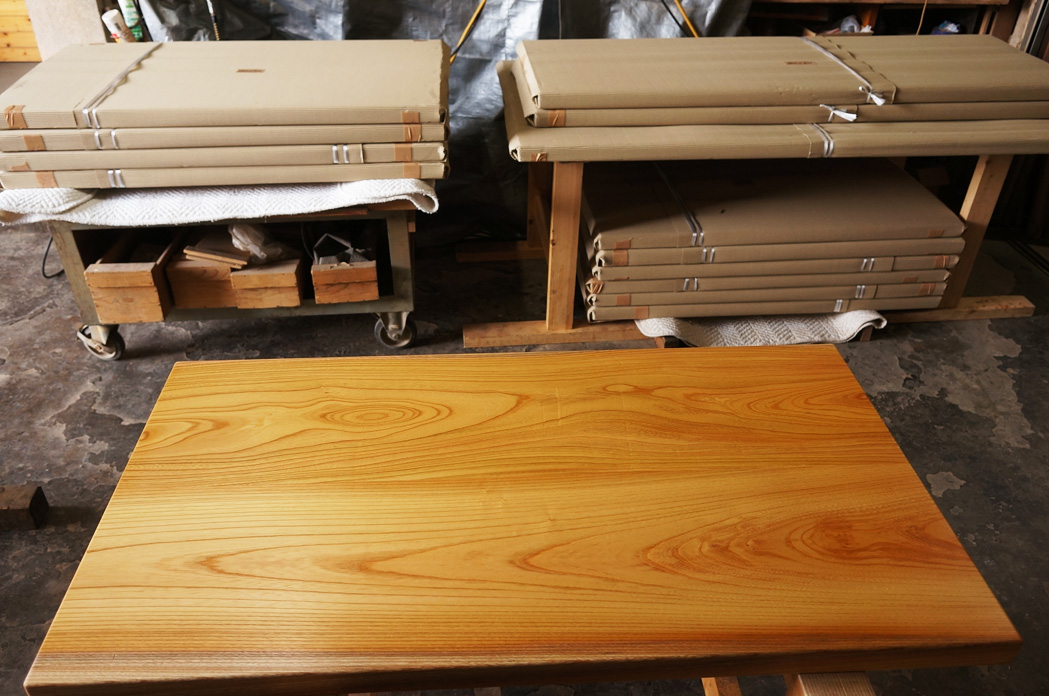 ケヤキ天然木テーブル