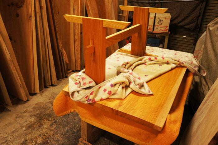 一枚板テーブルの脚