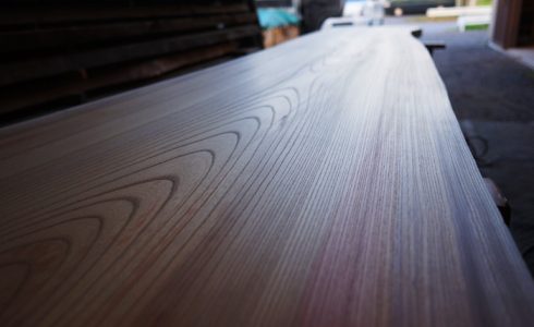 木の一枚板の磨き