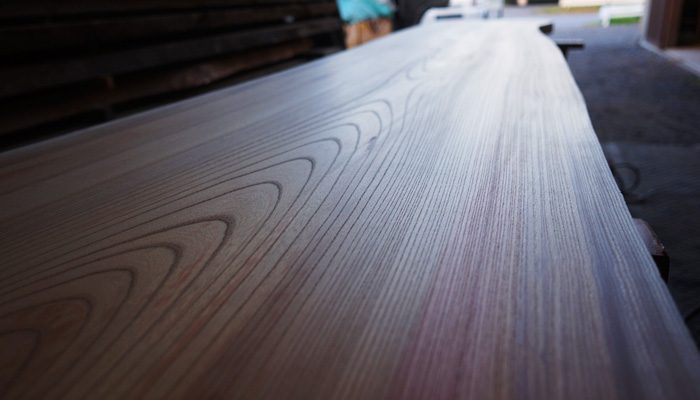 木の一枚板の磨き