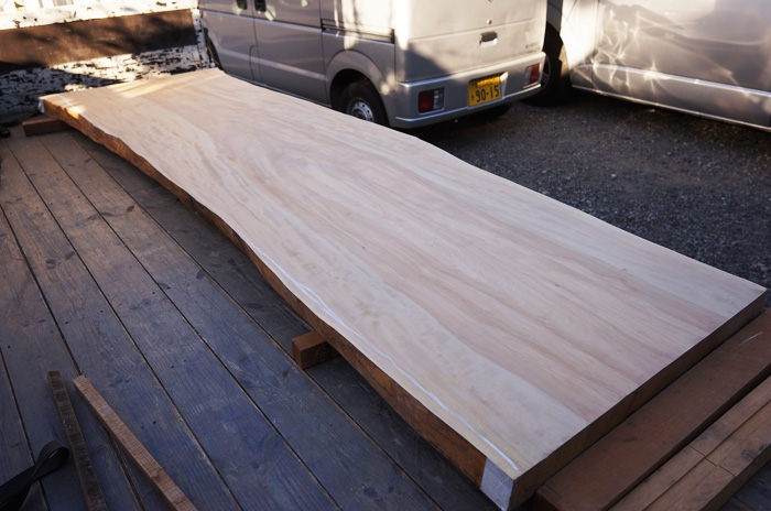 栃一枚板カウンター