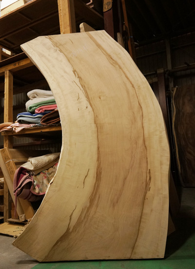 栃曲がり一枚板