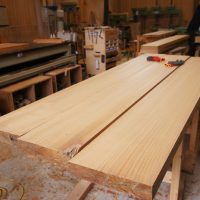 木の店舗用テーブル