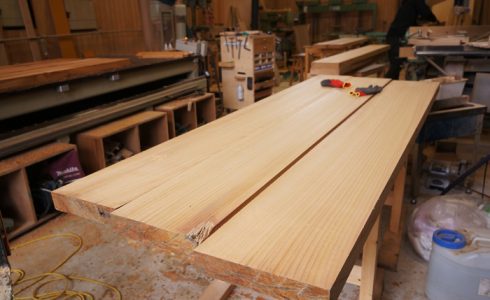 木の店舗用テーブル