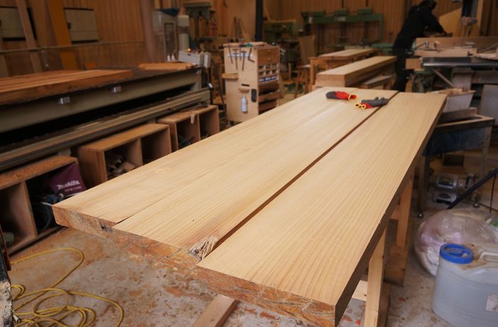 木の店舗用テーブル