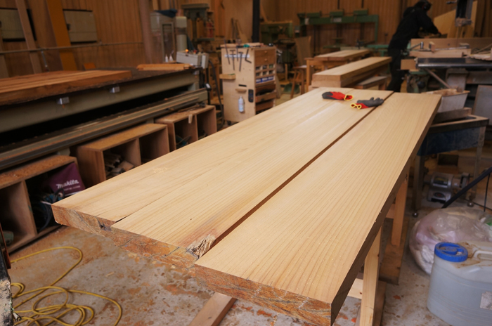 木の店舗用テーブル