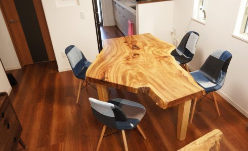 変形の一枚板テーブル