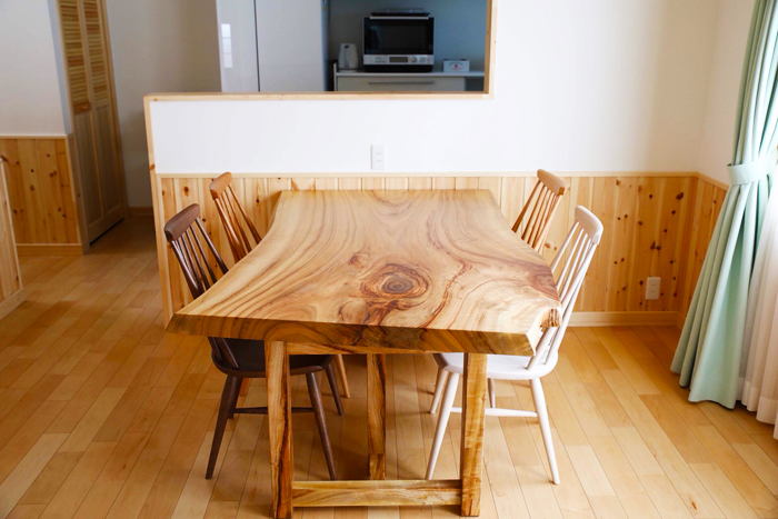 一枚板テーブルの脚