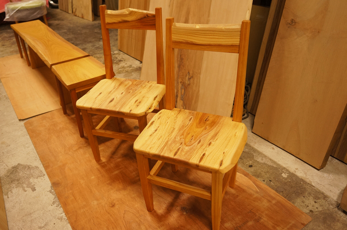 ケヤキ一枚板椅子