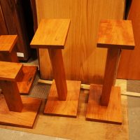 無垢一枚板製スピーカー台