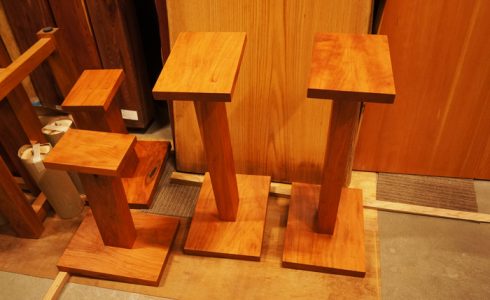 無垢一枚板製スピーカー台