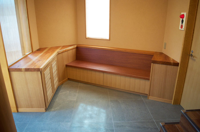 豊栄鮨待合ベンチ