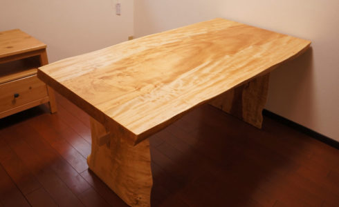 栃一枚板ダイニングテーブル