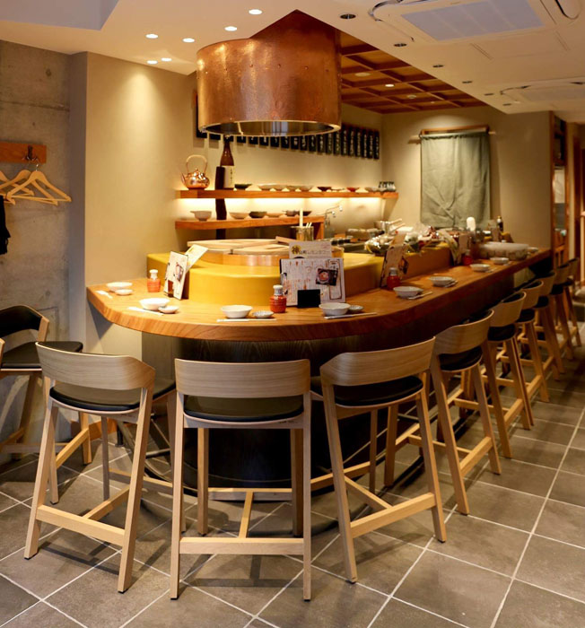 曲がりのあるカウンター