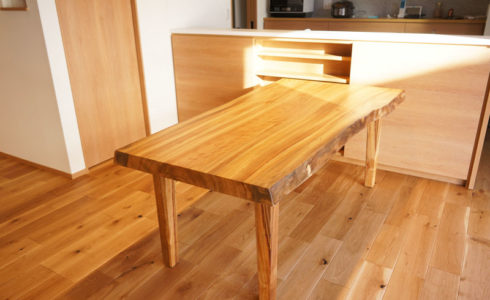 楠一枚板テーブル