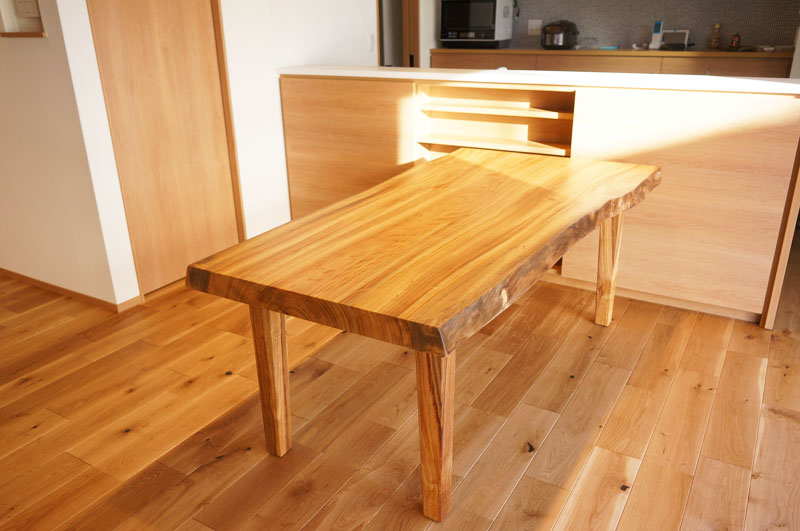 楠一枚板テーブル
