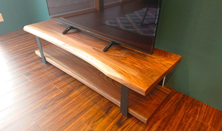 ﾌﾞﾗｯｸｳｫﾙﾅｯﾄ一枚板テレビ台