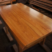 アカシアの木テーブル