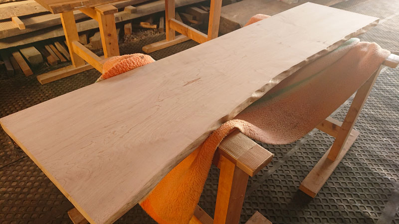 楓一枚板カウンター