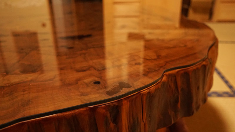 テーブルにガラス