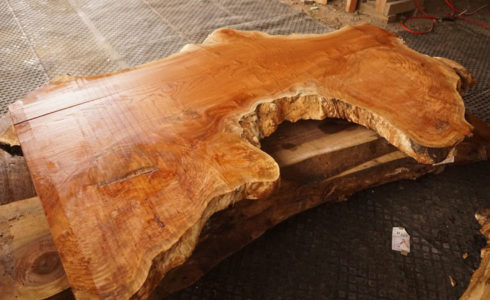 変形一枚板テーブル