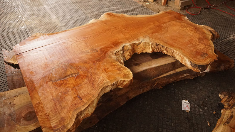 変形一枚板テーブル